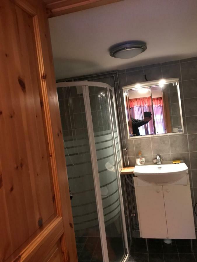 Trevlig Stuga Pa Landet, Centralt 8Km Fran Centrum Eskilstuna Exteriér fotografie
